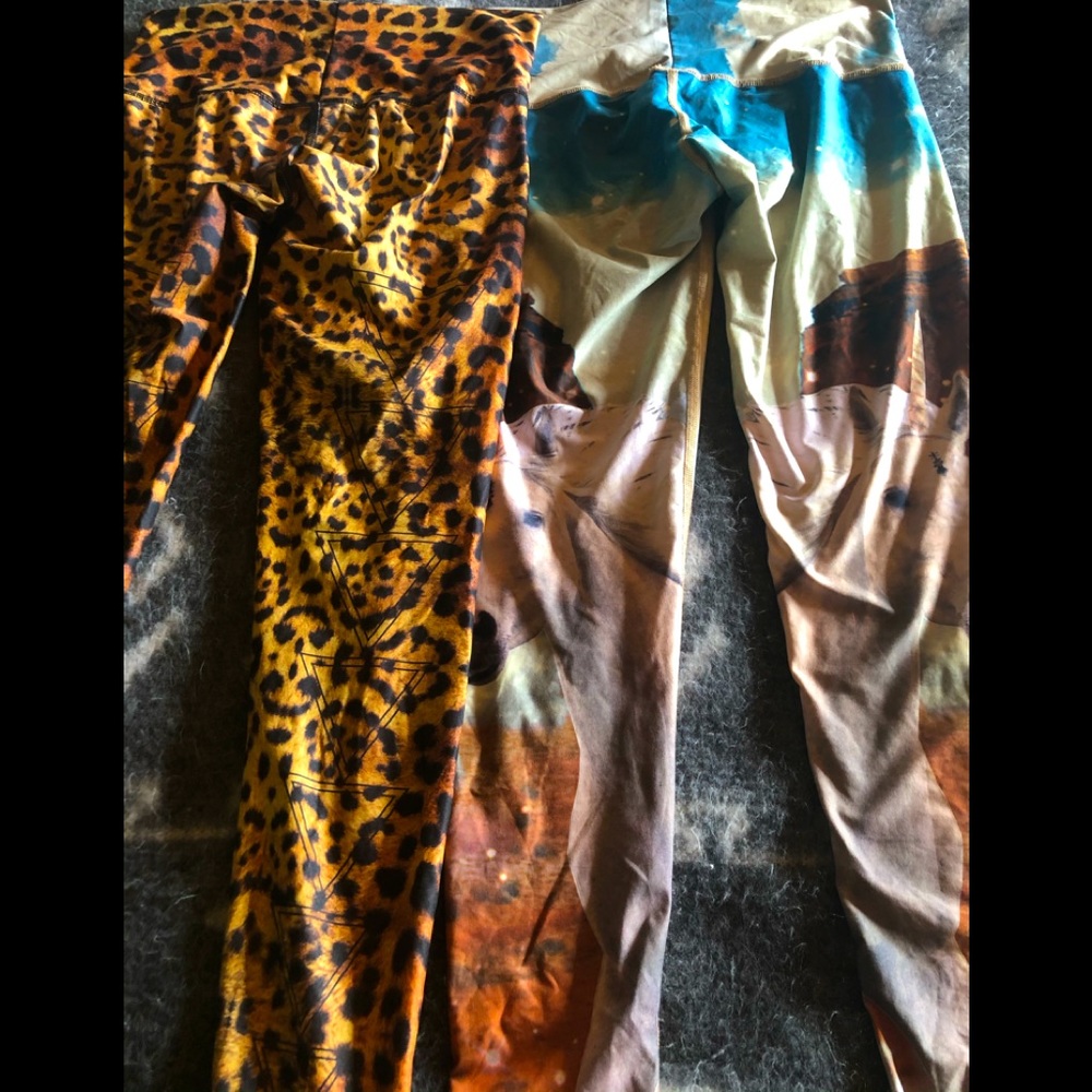 Teeki 2 pairs yoga pants size small